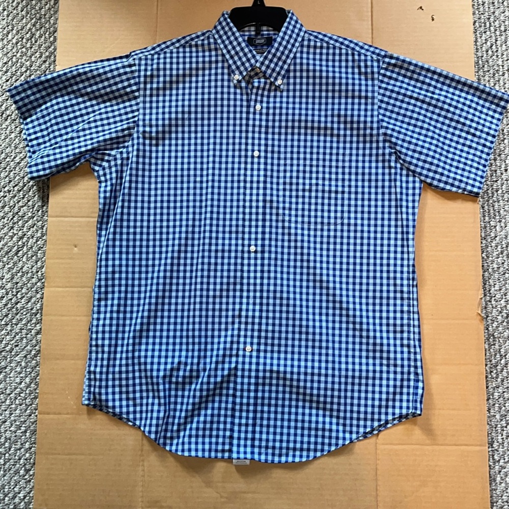 NWOT -Men’s L - Berkley Jensen Wrinkle Free ShortSleeve button down -(BLUE)-